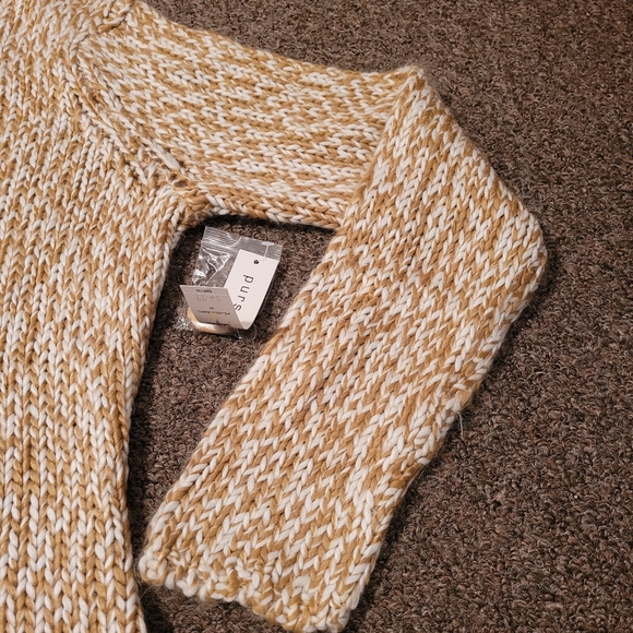 Pursuits Ltd. Ivory & Gold Soft Knit Turtle Neck Sweater - Picture 3 of 12
